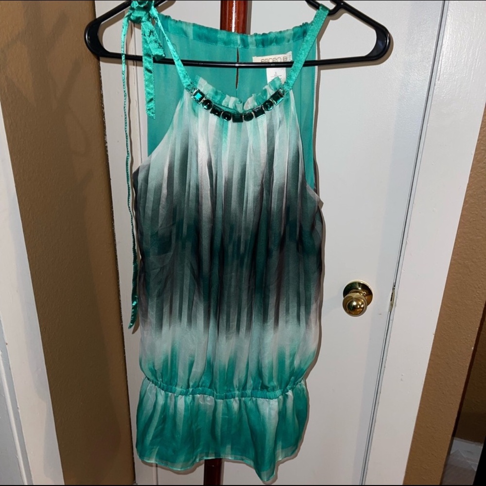 Arden B sleeves less Emerald green blouse